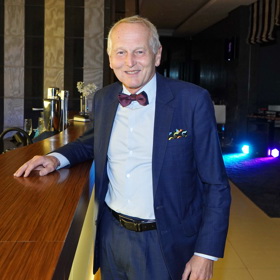 Známý lékař se netají tím, že sklenka dobrého vína denně je podle něj zdraví prospěšná. 