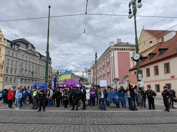 Demonstrace na Náměstí republiky.