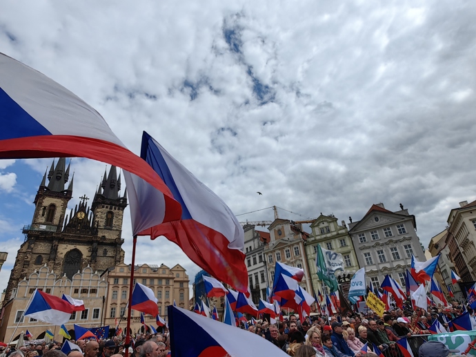 Na Staromáku se sešli demonstranti.