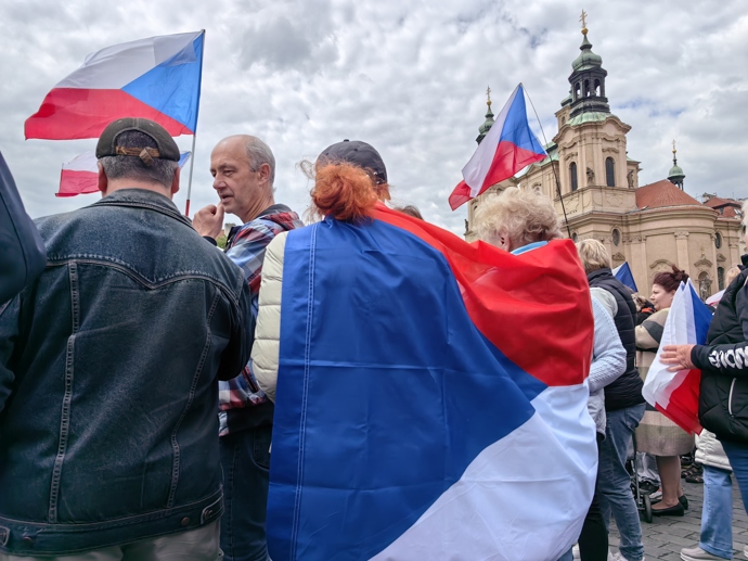 Účastníci demonstrace an Staromáku.