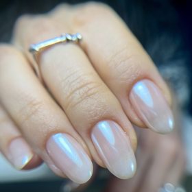 Aktuálně jsou v kurzu světlejší odstíny.