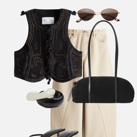 I v létě 2025 se budou nosit kačenky, tedy miniaturní podpatky. K tomuto stylingu se skvěle hodí žabky s mini podpatkem. 