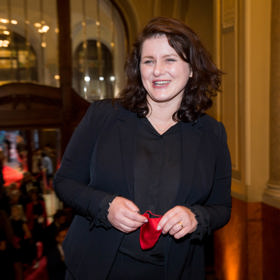 S oficiálním vyjádřením šla Maláčová ven poté, co byla veřejností kritizována kvůli svému účesu. 