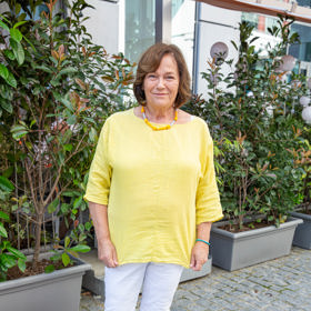 Jitka Smutná ve žluto - bílé kombinaci celá zářila.