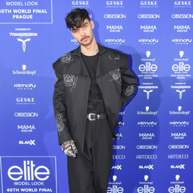 Mezi ostatními českými interprety vyniká Adam Pavlovčin aka ADONXS svou neotřelou image a také líčením.