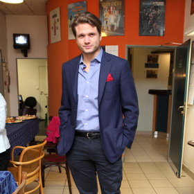 Stálou součástí outfitů Ondřeje Gregora Brzobohatého jsou už mnoho let také saka.