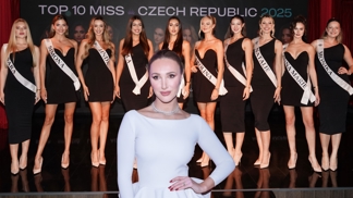 Která z nich získá korunku? Dnešní Miss nemusí nikdo živit, jsou ochotné makat, říká jejich šéfka Taťána Makarenko