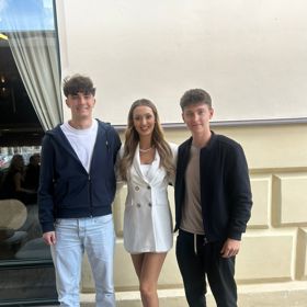 "Vpravo můj syn Kristian Partyš s Miss. Spolupracujeme na mnoha projektech. Kristi dělá videoprodukci firmám i osobnostem," prozradila Gabriela. 