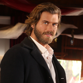 Kıvanç Tatlıtuğ má silnou fanouškovskou základnu.