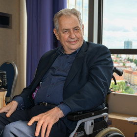 Exprezident Miloš Zeman byl propuštěn z FN Motol.