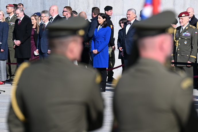 Markéta Pekarová Adamová vyčnívala v modrém oblečení.