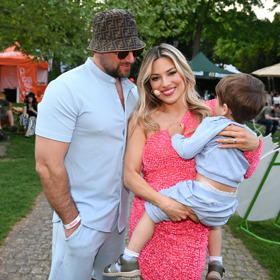 Eva Perkausová má se svým manželem dva syny. 