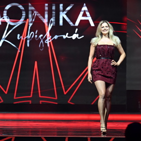 Monika byla také v šestadvaceti letech nejstarší finalistkou, to jí nicméně nezabránilo v tom získat titul Miss Popularity.