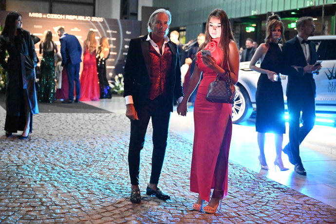 Leo Beránek starší a jeho Kačenka po finále Miss Czech Republic 2025.