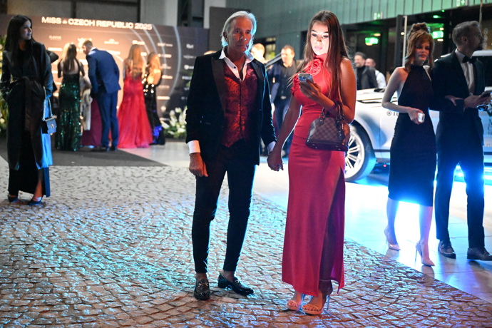 Leo Beránek starší a jeho Kačenka po finále Miss Czech Republic 2025.