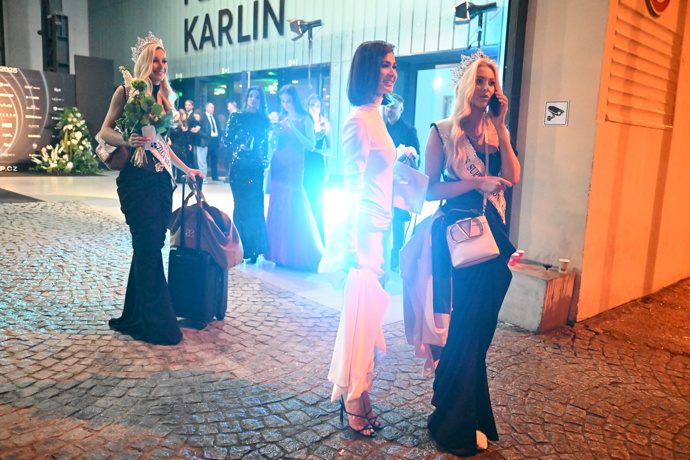 Loučení a odjezdy krásek po finále Miss Czech Republic 2025.