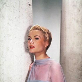 Toto jsou šaty, který mi se Diana a Catherine inspirovaly. Grace Kelly je měla na sobě v Hitchcockově filmu Chyťte zloděje.