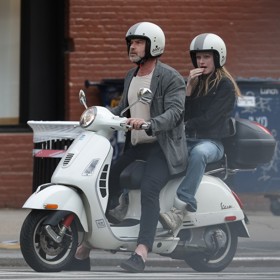 Liev Schreiber vzal svou dceru na nákupy.