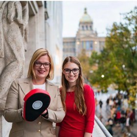 Organizace se specializuje na pomoc nejzranitelnějším osobám - dětem, ženám, seniorům a ženám v administrativě. 