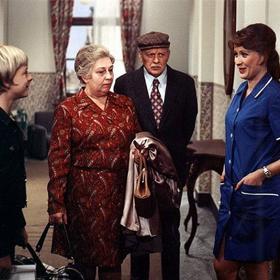 Stella Zázvorková si zahrála sestru Karla Högera.