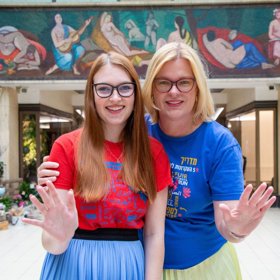 Linda Štucbartová s Ladou Jirkalovou. Lada je spoluzakladatelkou Sebeobrany pro všechny.