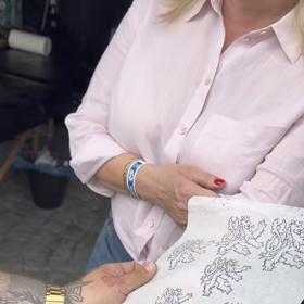 Alena Schillerová se rozhodla, že si nechá vytetovat symbol české státnosti.