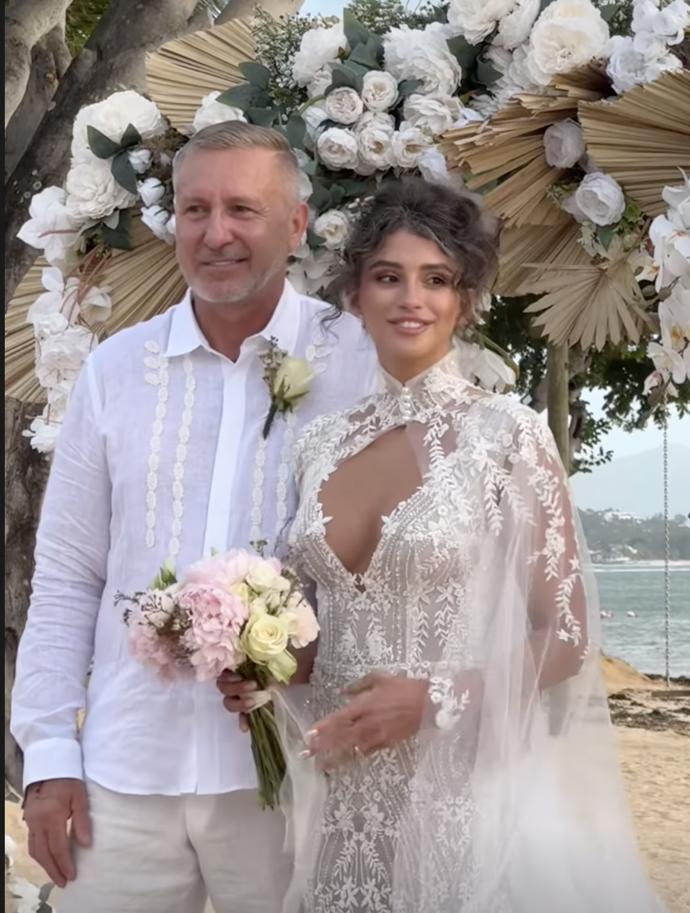 Svatba Daniely Zálešákové a Josefa Smolíka proběhla na pláži.