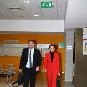 Agáta Hanychová u soudu s Jaromírem Soukupem.