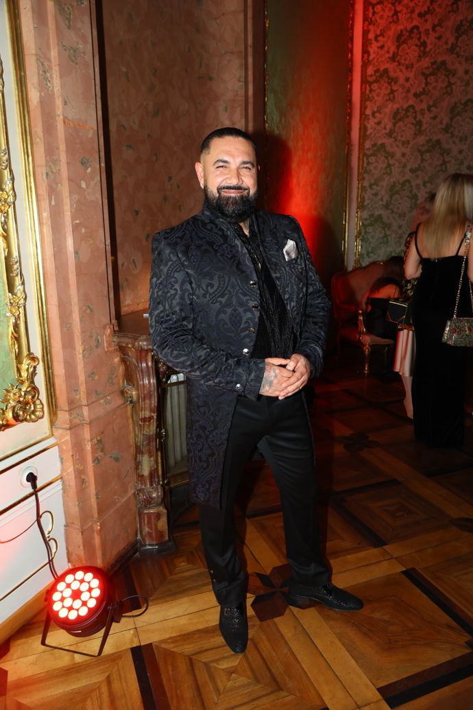 Pozvané osobnosti si nenechaly ujít Playboy party.