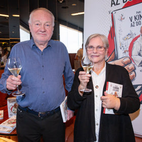 Marta Vančurová a Luděk Sobota se po letech setkali na křtu knihy Petra Jákla V kimonu až do hrobu. Snímek z roku 2023.