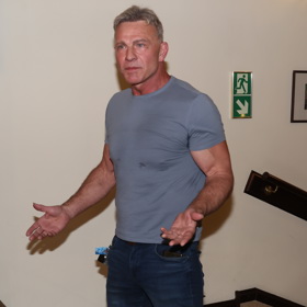 Takhle to Maxovi slušelo na tiskové konferenci k nové pohádce, ve které si zahrál. 