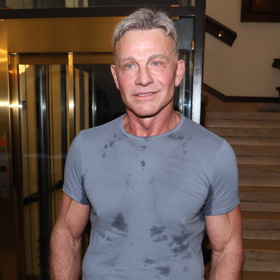 Martin Maxa se pochlubil svým vysportovaným hrudníkem. 