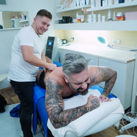 Pánové chodí k Pitymu například s žádostí o epilaci zad.