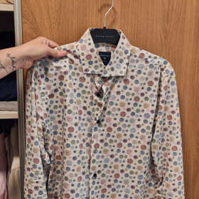 Další barevná košile