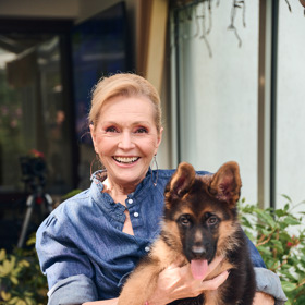 Lifee se Helena na návštěvě pochlubila novou psí láskou, fenečkou, která dostala jméno po své předchůdkyni - Jessie. 