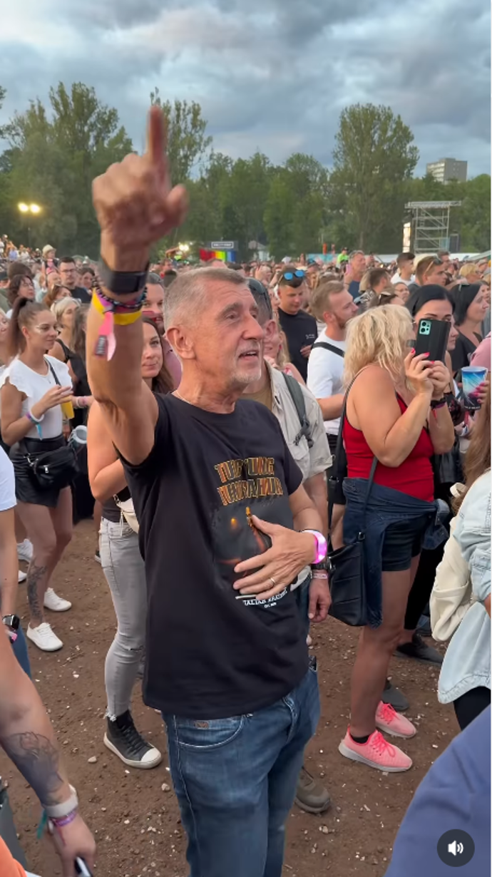 Andrej Babiš tančil na kapelu Mirai.
