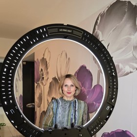 Podle herečky je toto její dosud největší vlasový experiment. U kadeřnice strávila neskutečných pět hodin.