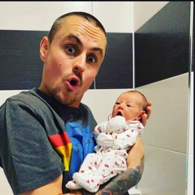 Syn Filip už z Jitky Sedláčkové udělal babičku. Vnučka se jmenuje Ava Marie. 