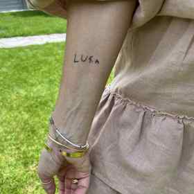 Tetování Veroniky Arichtevy v detailu. 