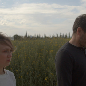 Španělské drama Až se z řeky stane moře je ponorem do duše dívky, která byla sexuálně zneužita. Gaia zprvu nenachází slova k pojmenování situace, natož odvahu o ní promluvit, posléze ale začne odkrývat fragmenty minulosti, aby svůj život poskládala dohromady. 