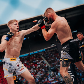 Jakub Batfalský a Karol Ryšavý během Oktagonu 72.
