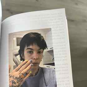 Nová kniha Till the End mapuje životní osudy Nely, která zápisky sama sepsala. 