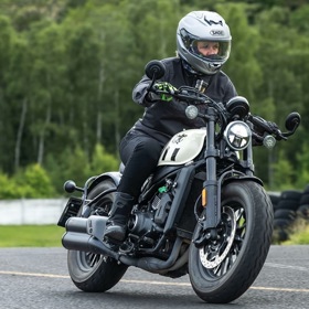 I Eva Pavlová má ráda motorky.