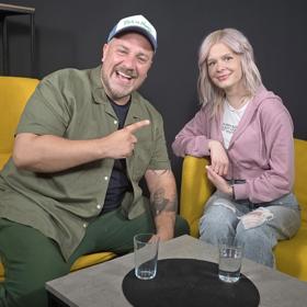 Michal Holán v pořadu eXtra Host.