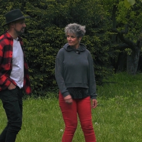 Zuzana se snaží co nejlépe zapadnout.