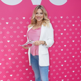 Džíny úzkého střihu tvoří jeden z pilířů šatníků moderátorky Evy Perkausové.