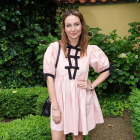 Na ploché boty si musela herečka zvyknout, teď je horko těžko mění za podpatky. 