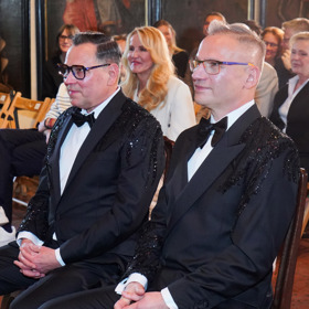 Pavel Vítek a Janis Sidovský měli již podruhé svatbu na Karlštejně.