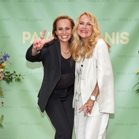 Monika Absolonová a Vendula Pizingerová rozdávaly úsměvy na všechny strany.