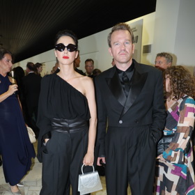 Herec se nebojí oversize střihů.